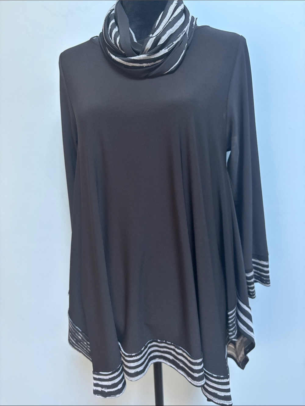 IC By Connie K Striped Trim Travel Knit Tunic Top With Separate Scarf Lagenlook